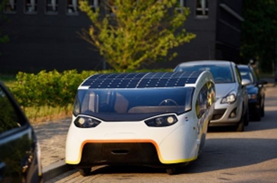 'Stella Vie' quiere poner el ejemplo y demostrar que los coches solares y familiares son el futuro